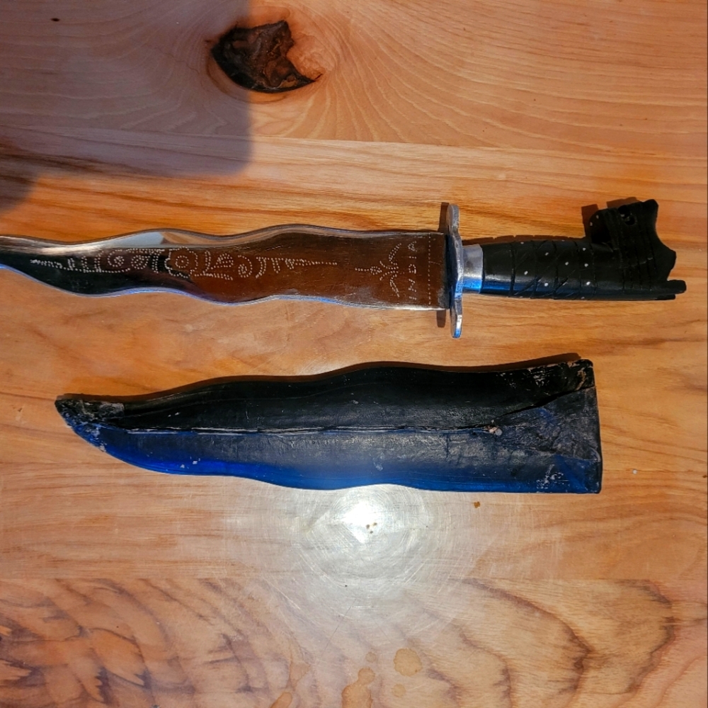 Vintage Flame Decrative Knife Dagger From India With Sheath.